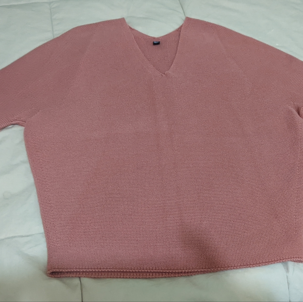 UNIQLO sweater  size:S  same color as pictures